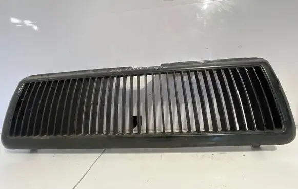 Opel Monterey Front bumper upper radiator grill