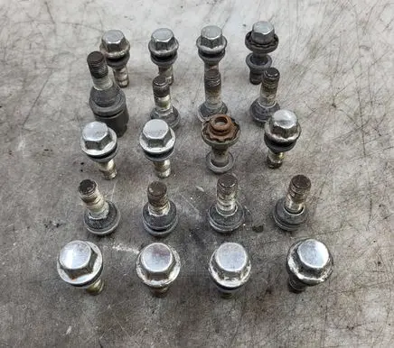 Volvo V60 Nuts/bolts 