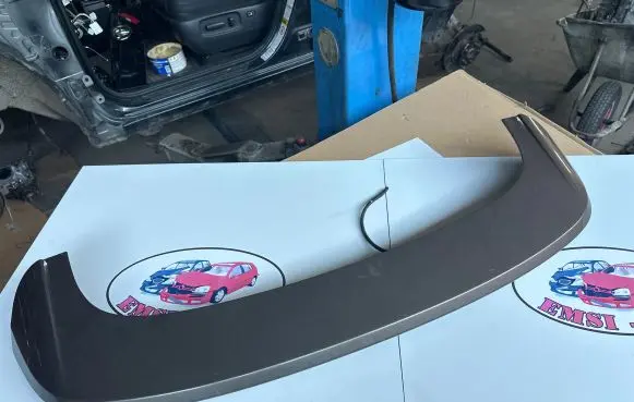 Tailgate/trunk spoiler