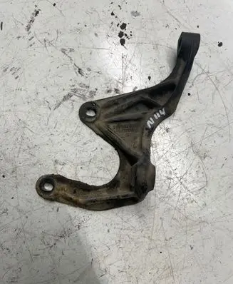 Volvo XC70 Engine mounting bracket 30735708