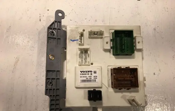 Volvo S90, V90 Center console control module 31394392