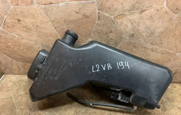 Mercedes-Benz C W205 Windshield washer fluid reservoir/tank A2058600860