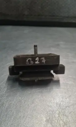 BMW 5 E60 E61 Engine mount bracket 6770289