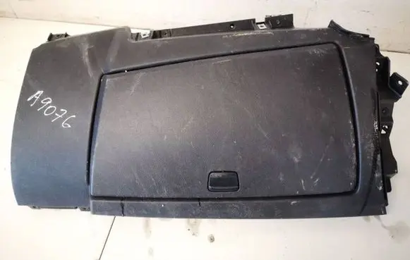 Glove box