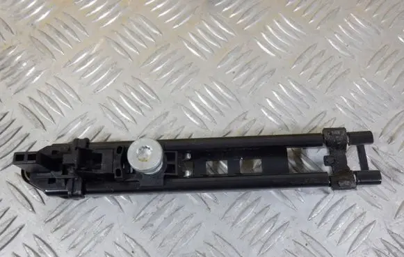 Volkswagen Golf VI Seat belt adjustment motor 5K0857819