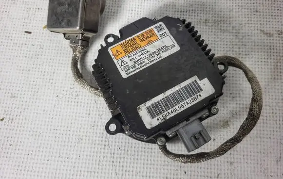 Mazda 3 I Headlight ballast module Xenon LEKA40L95TA2387
