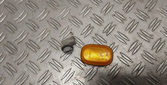 Toyota Avensis Verso Front fender indicator light 