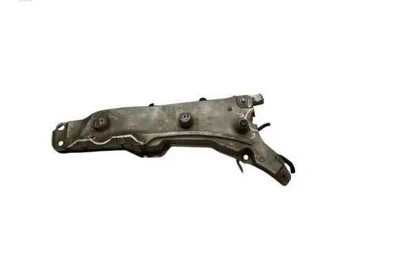 Volvo XC90 Fender mounting bracket 31391777