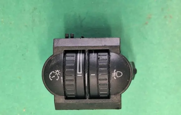 Volkswagen Golf V Headlight level height control switch 1K0941333