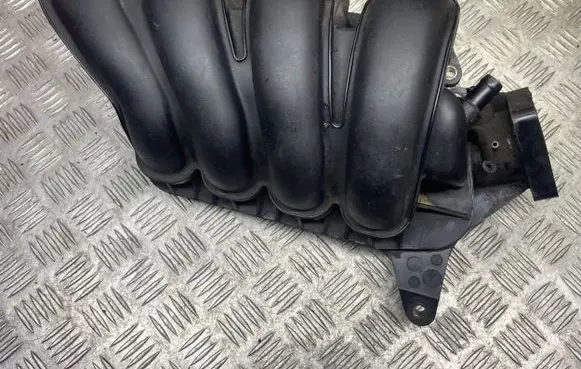 Toyota Avensis T250 Intake manifold 