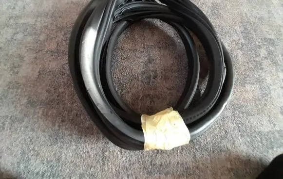 Opel Zafira A Front door rubber seal 