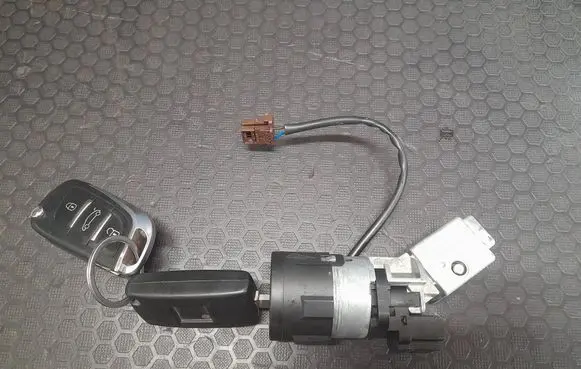 Peugeot 5008 Ignition lock 9663123380