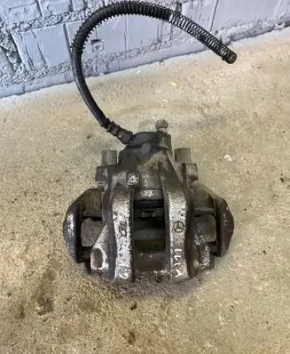 Mercedes-Benz E W211 Rear brake caliper A2124230281