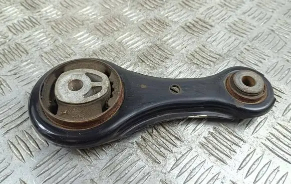 Engine mount bracket