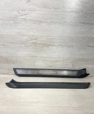 Mercedes-Benz E A207 Front sill trim cover A2076800135 A2076800235