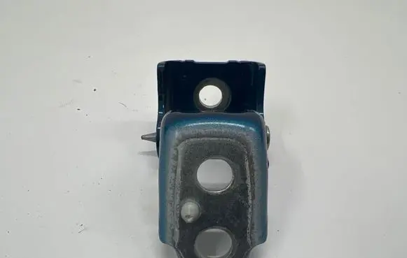 Peugeot 3008 III Front door lower hinge 9850559480
