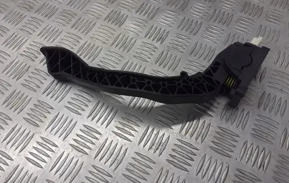 Peugeot 1007 Accelerator throttle pedal 9647135280