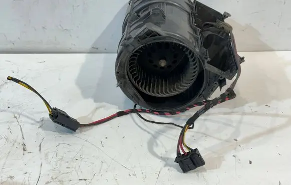 Renault Trafic III (X82) Heater fan/blower T1032296V