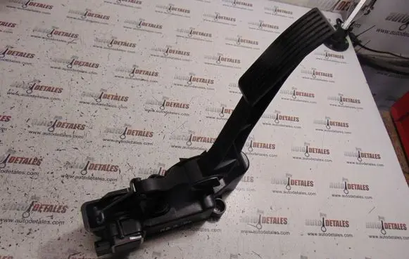 Mercedes-Benz B W245 Accelerator throttle pedal A1693000204