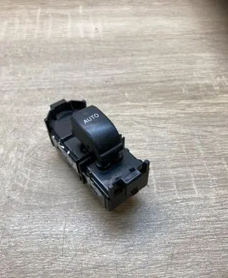 Toyota Avensis Verso Electric window control switch 8403044020 514746