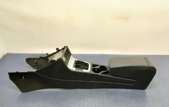 Volkswagen PASSAT CC Armrest 