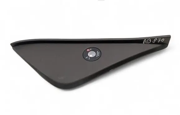 Rear fender molding trim