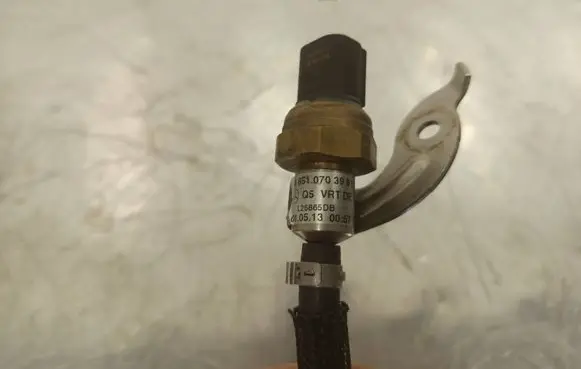 Mercedes-Benz C W204 Fuel pressure sensor a6510703981