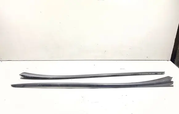 Peugeot 3008 I Windshield trim 9682757980 9682758980