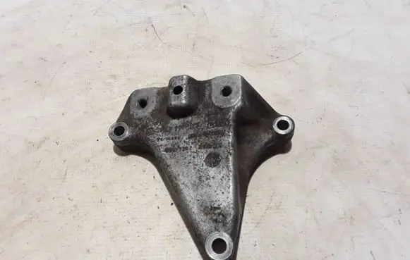 Volkswagen Caddy Gearbox mounting bracket 1K0199117