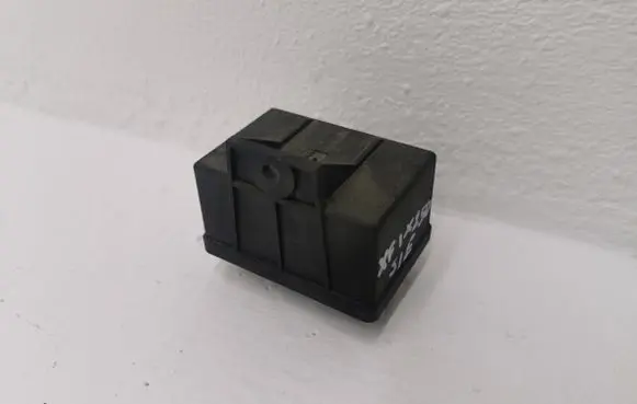 Jaguar XF X250 Glow plug pre-heat relay 9X2Q-12B533-BB