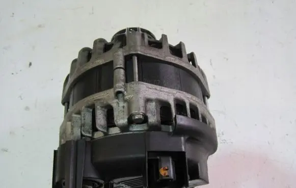 Nissan X-Trail T32 Generator/alternator 231003624R