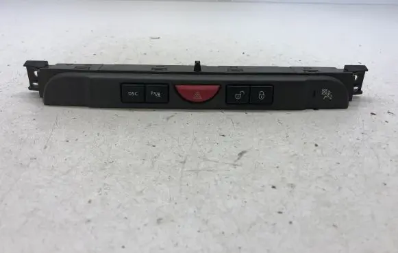 Land Rover Discovery 3 - LR3 Hazard light switch YUL500400WUX