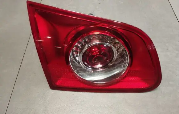 Tailgate rear/tail lights