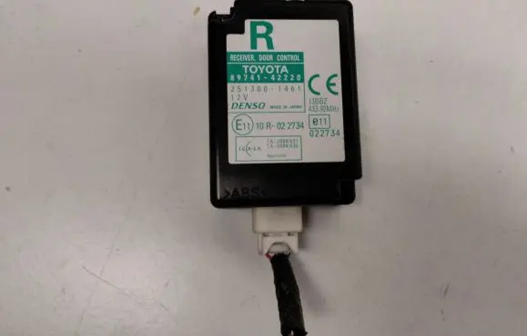 Toyota RAV 4 (XA30) Door control unit/module 8974142220