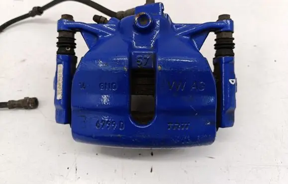 Volkswagen Golf VII Front brake caliper