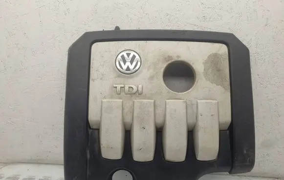 Volkswagen PASSAT B6 Engine cover (trim) 03G103975BP