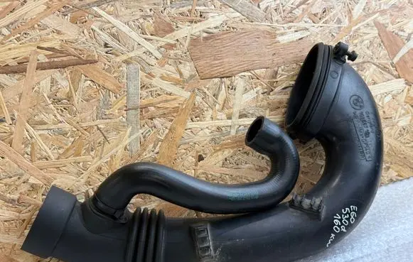 BMW 5 E60 E61 Turbo air intake inlet pipe/hose 7786013 10866710 13717780034