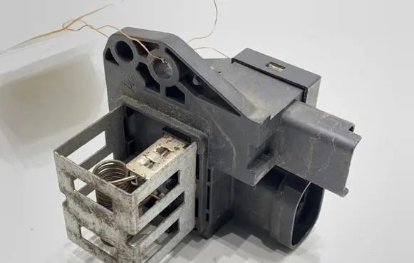 Citroen C3 Fan control module 9827892380