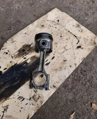 Volvo S60 Piston with connecting rod 81L79