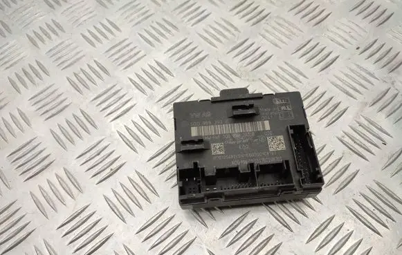 Volkswagen Golf VII Door control unit/module 5Q0959393E 5Q0959393B