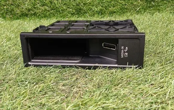 Head unit multimedia control