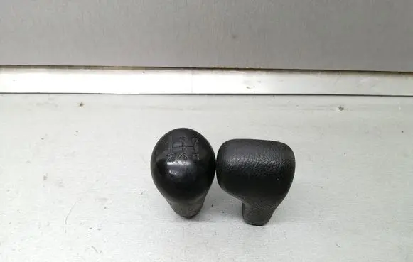 Subaru Forester SF Gear lever shifter trim leather/knob