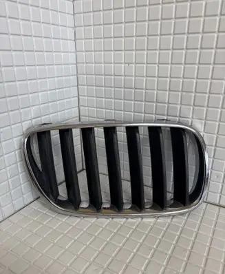 BMW X3 E83 Front bumper upper radiator grill 3420088