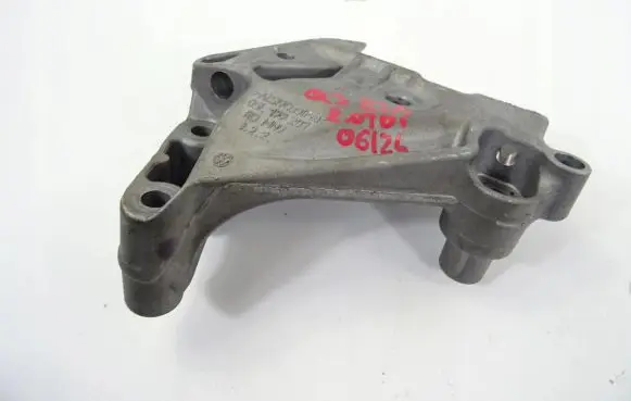 Audi Q3 F3 Engine mounting bracket 05L199207