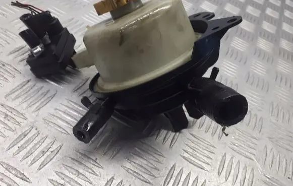 Chrysler Voyager Power steering fluid tank/reservoir 04743012AA