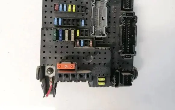 Volvo V70 Fuse box set 28017881 28017881REM