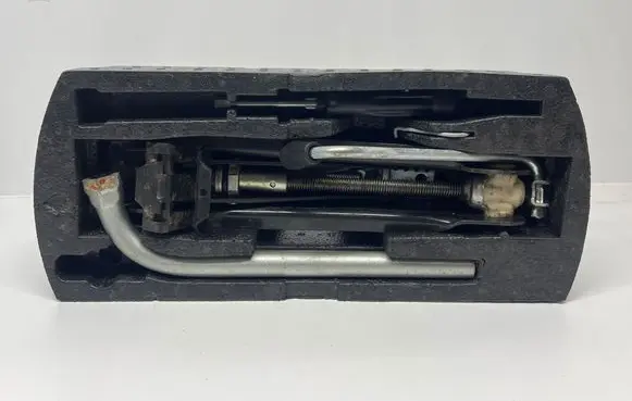 Volkswagen Golf VII Tool box 1J0012115