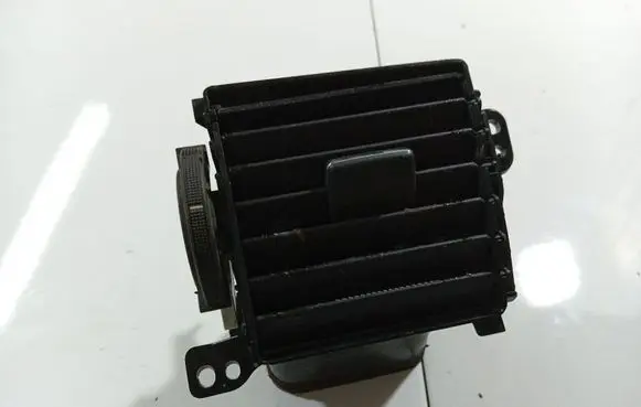 Toyota Auris 150 Dash center air vent grill 9474