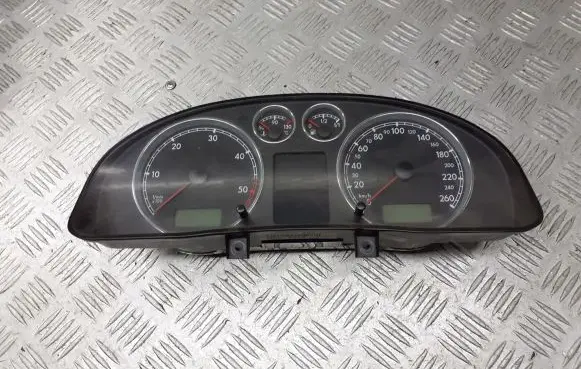 Volkswagen PASSAT B5.5 Tachometer 3B0920829A
