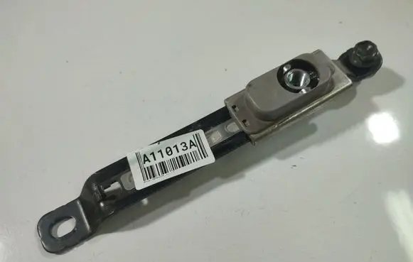 Nissan Pathfinder R51 Seat belt adjustment rail 